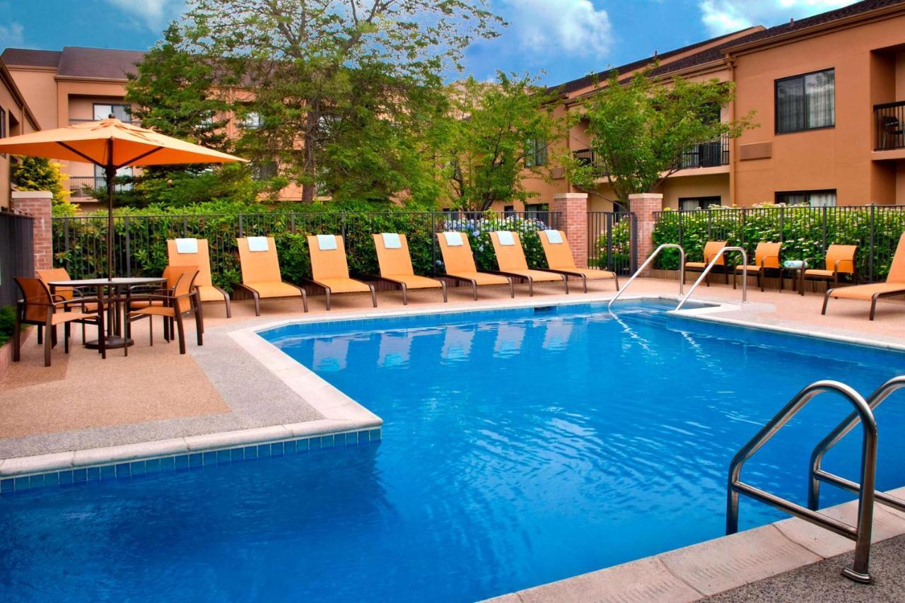 โซเนสตา ซีเลกต์ นิวพอร์ต มิดเดิลทาวน์ Hotel ภายนอก รูปภาพ